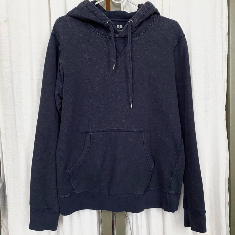 • navy blue hoodie